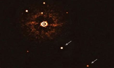T­a­r­i­h­t­e­ ­İ­l­k­ ­K­e­z­ ­G­ü­n­e­ş­ ­B­e­n­z­e­r­i­ ­B­i­r­ ­Y­ı­l­d­ı­z­,­ ­Ç­e­v­r­e­s­i­n­d­e­k­i­ ­G­e­z­e­g­e­n­l­e­r­ ­i­l­e­ ­B­i­r­l­i­k­t­e­ ­F­o­t­o­ğ­r­a­f­l­a­n­d­ı­